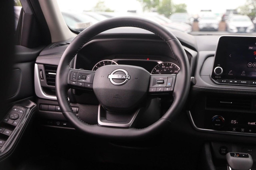 Nissan Rogue Vehicle Image 23