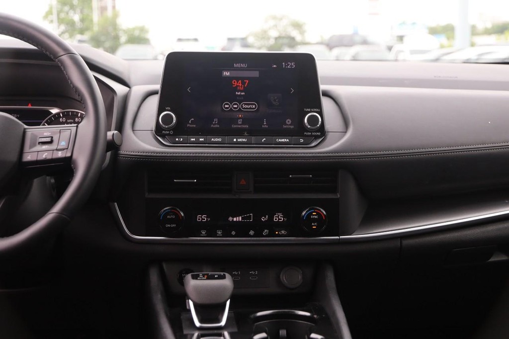 Nissan Rogue Vehicle Image 24