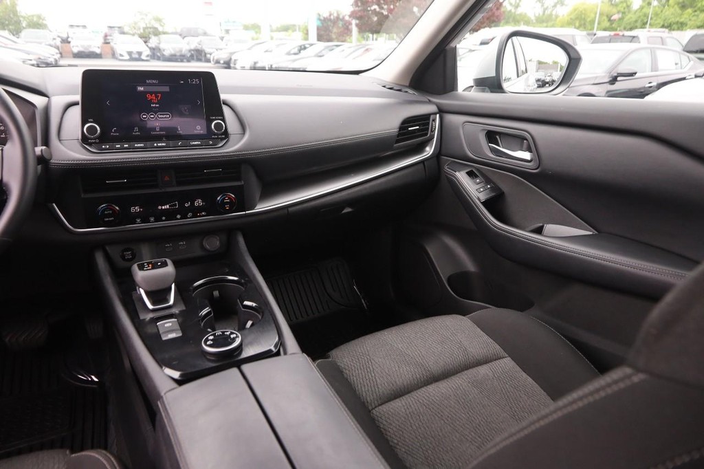 Nissan Rogue Vehicle Image 25