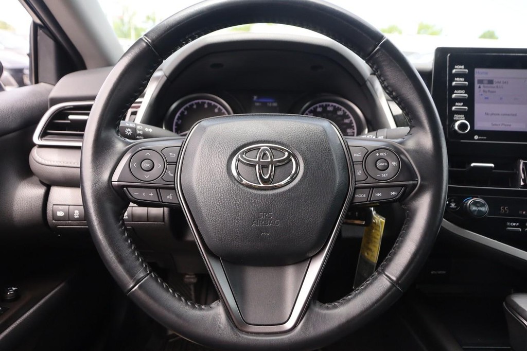 Toyota Camry Vehicle Full-screen Gallery Image 10