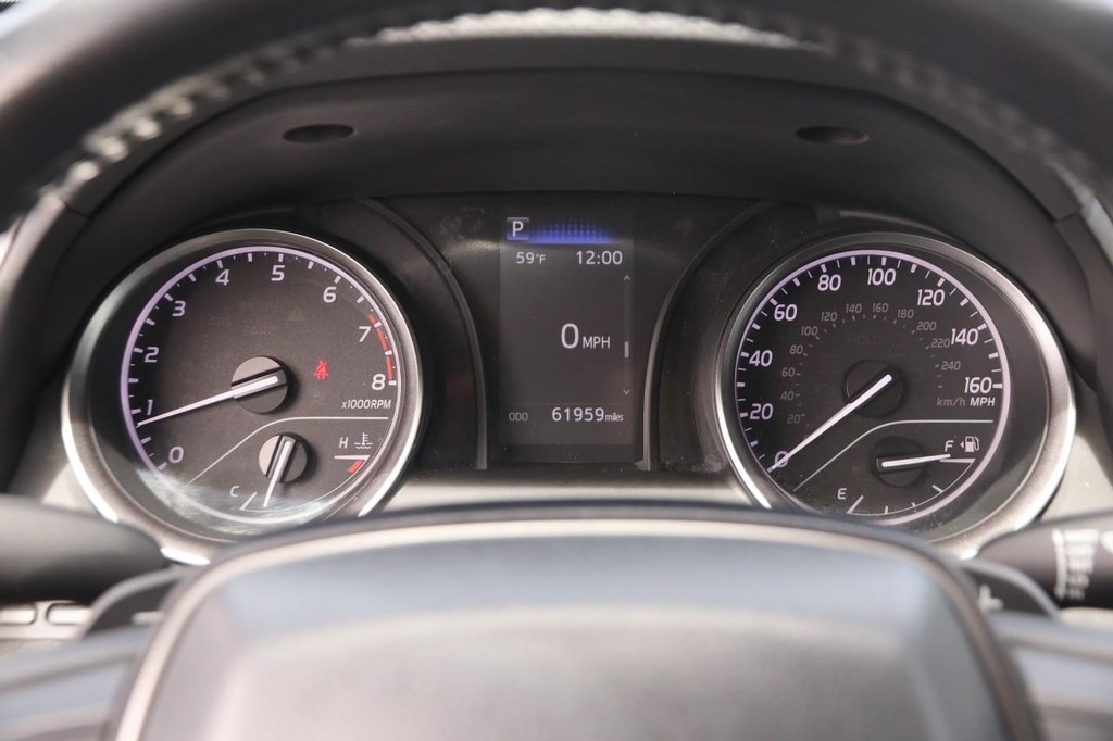 Toyota Camry Vehicle Full-screen Gallery Image 13