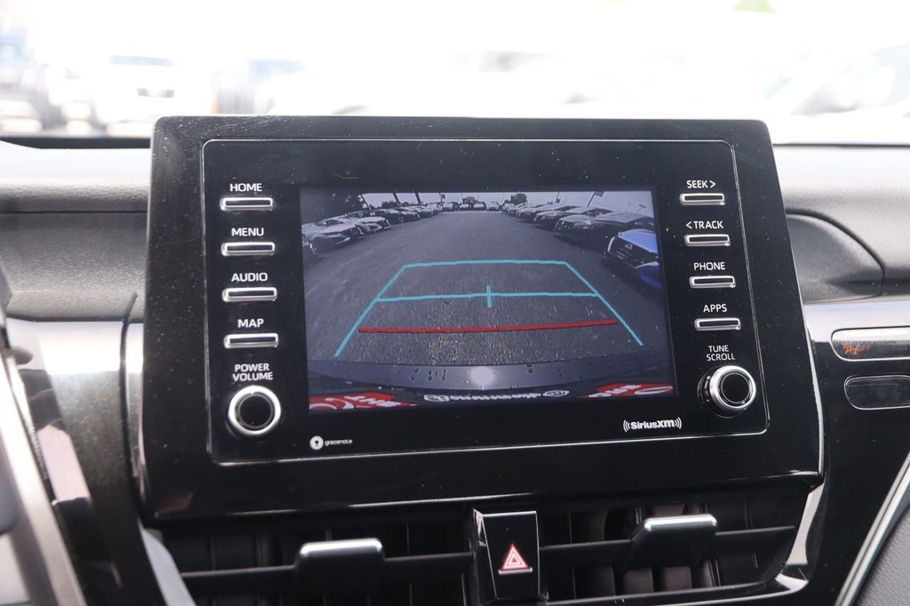 Toyota Camry Vehicle Full-screen Gallery Image 16