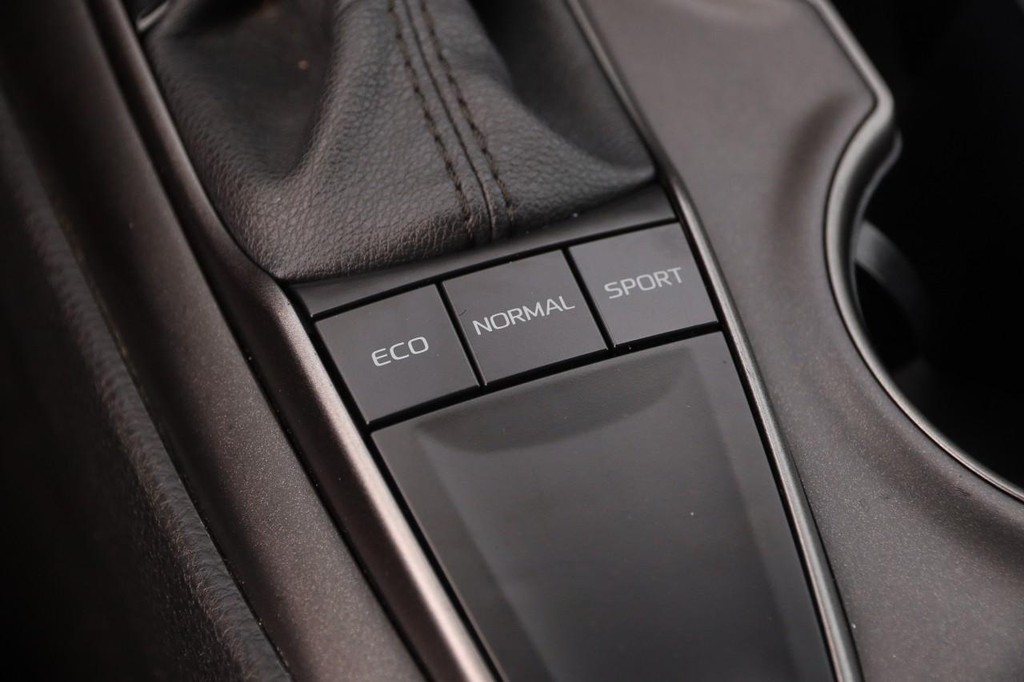 Toyota Camry Vehicle Full-screen Gallery Image 18