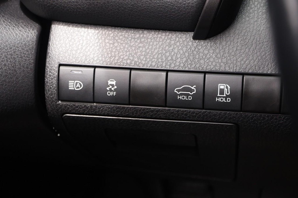 Toyota Camry Vehicle Full-screen Gallery Image 19