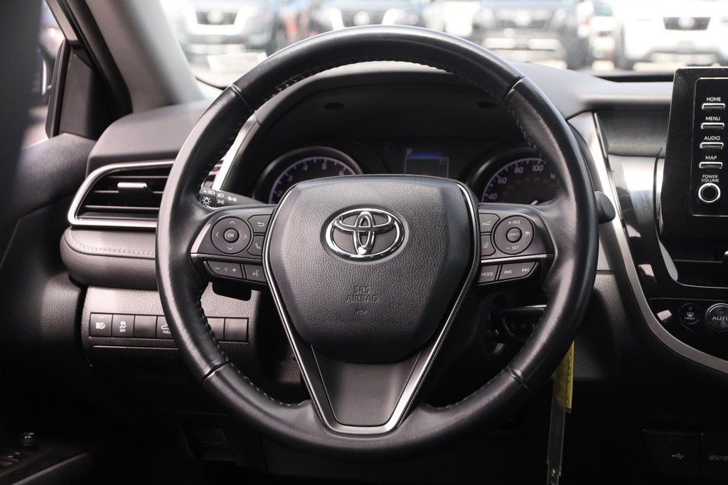 Toyota Camry Vehicle Full-screen Gallery Image 22