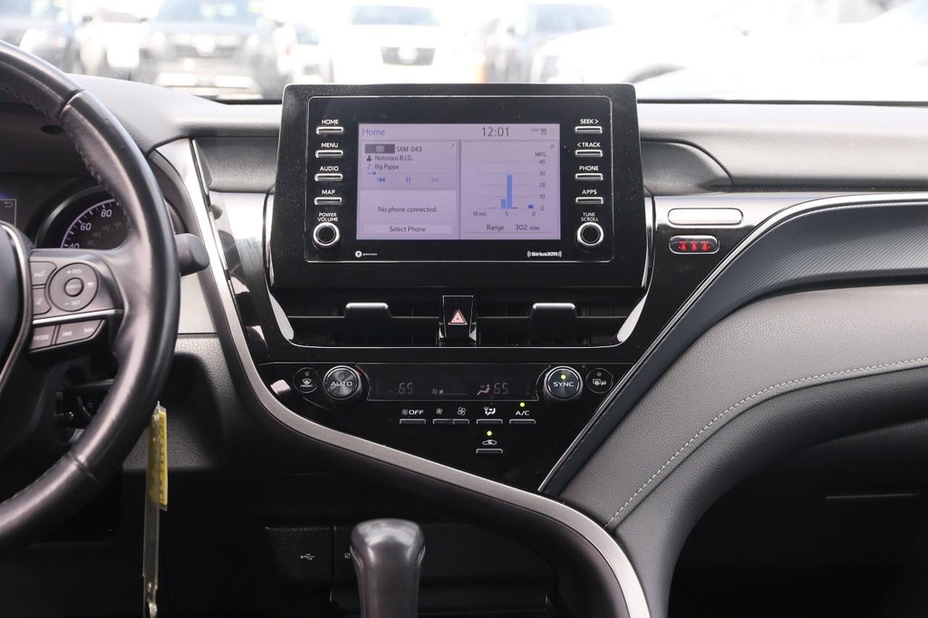 Toyota Camry Vehicle Full-screen Gallery Image 23