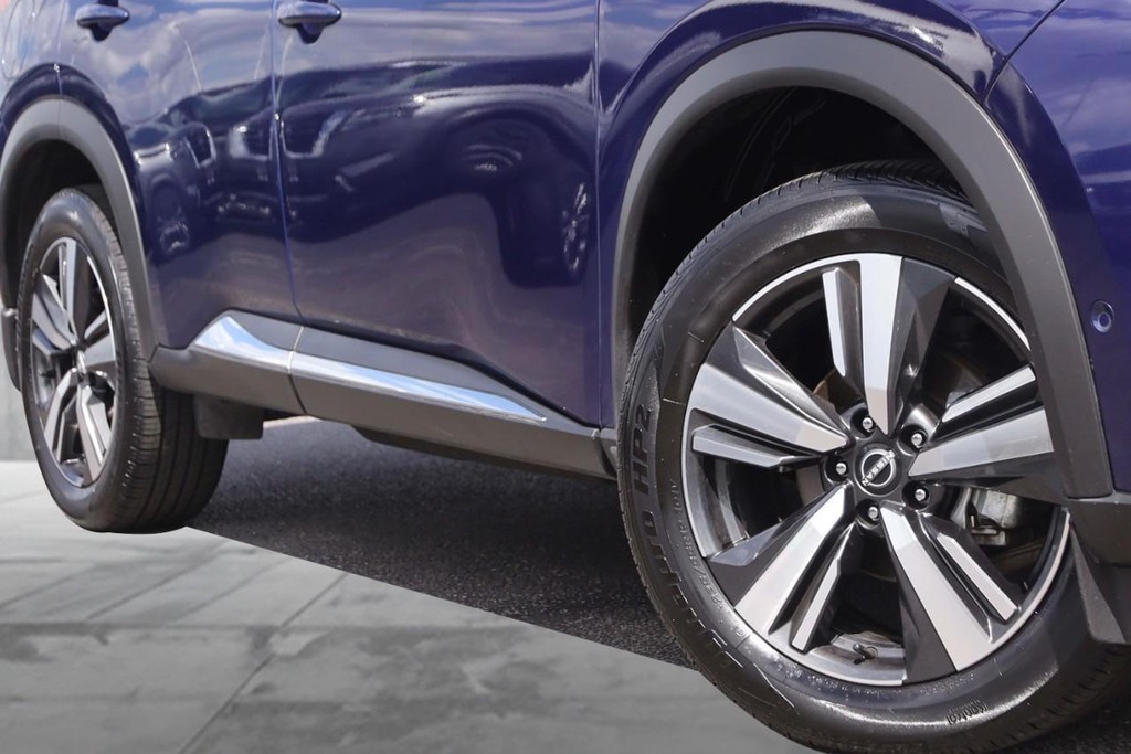 Nissan Rogue Vehicle Image 03