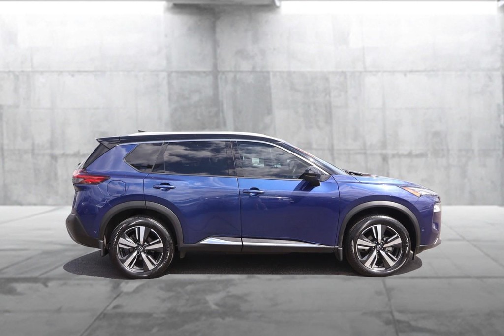 Nissan Rogue Vehicle Image 05