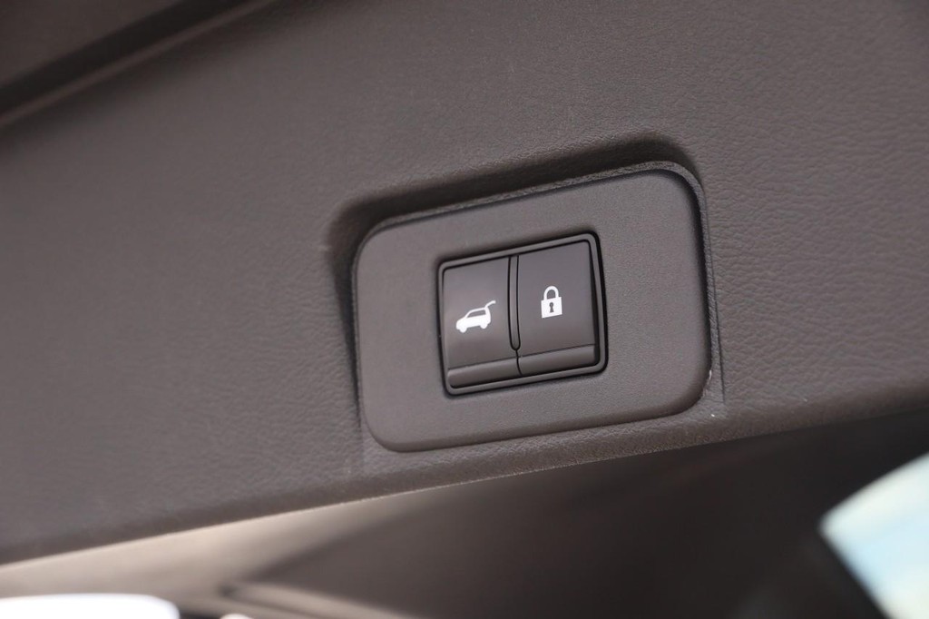 Nissan Rogue Vehicle Image 08