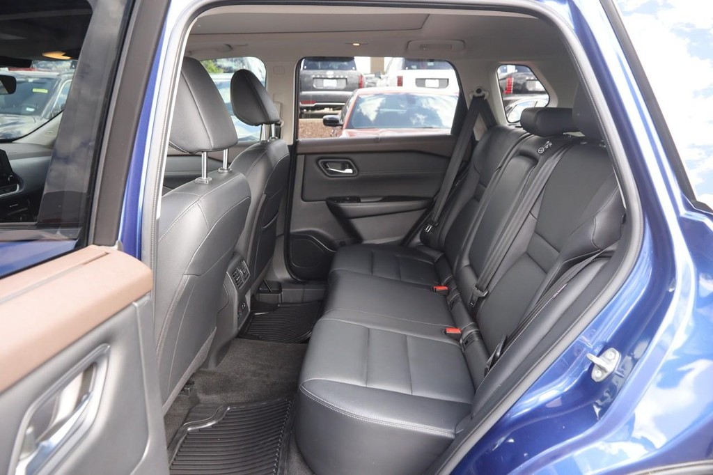 Nissan Rogue Vehicle Image 11
