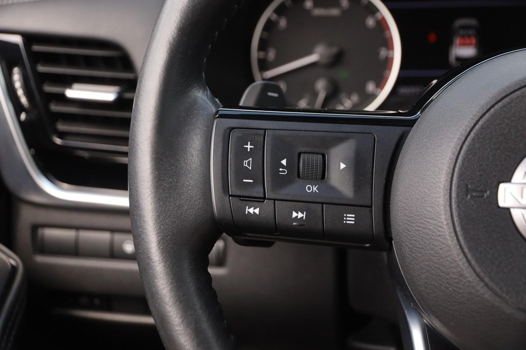 Nissan Rogue Vehicle Image 13