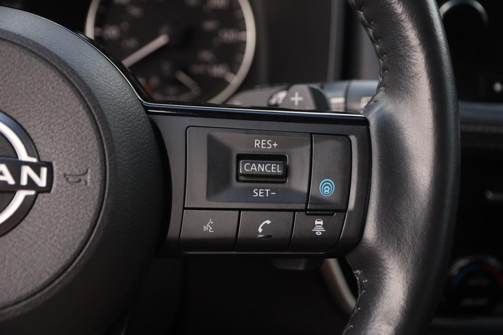 Nissan Rogue Vehicle Image 14
