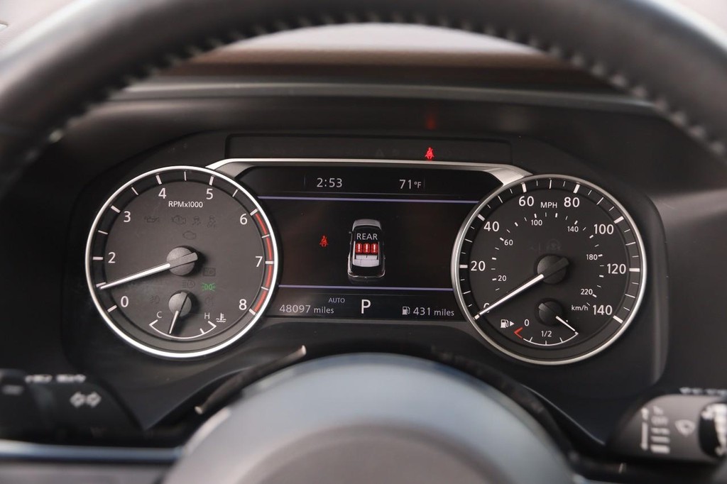 Nissan Rogue Vehicle Image 15
