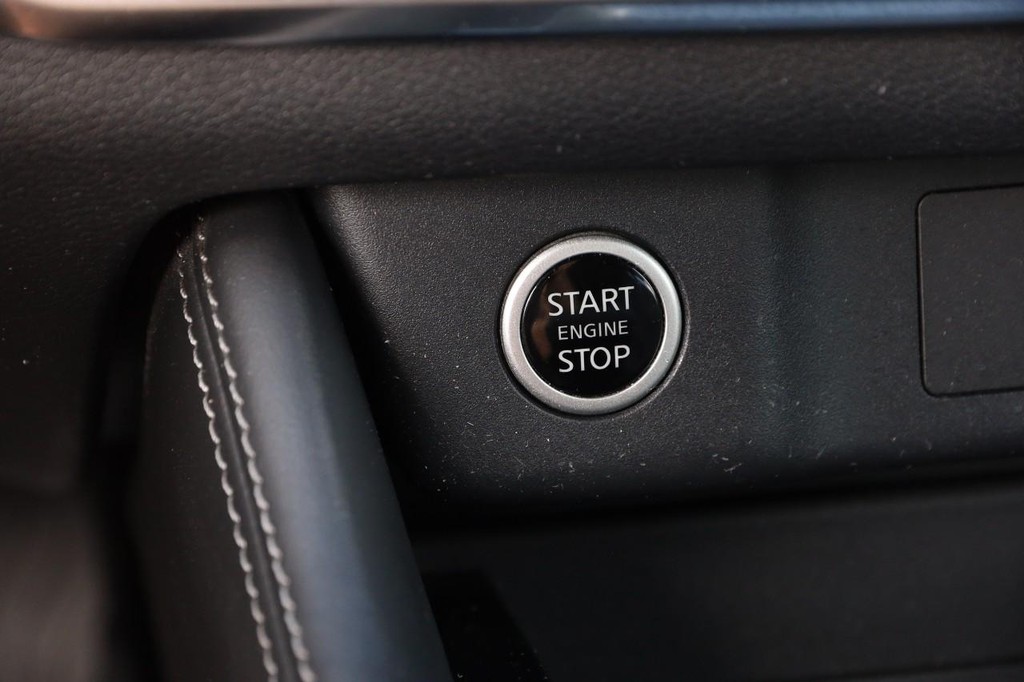 Nissan Rogue Vehicle Image 16