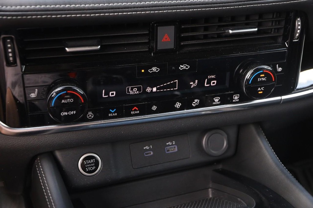 Nissan Rogue Vehicle Image 20