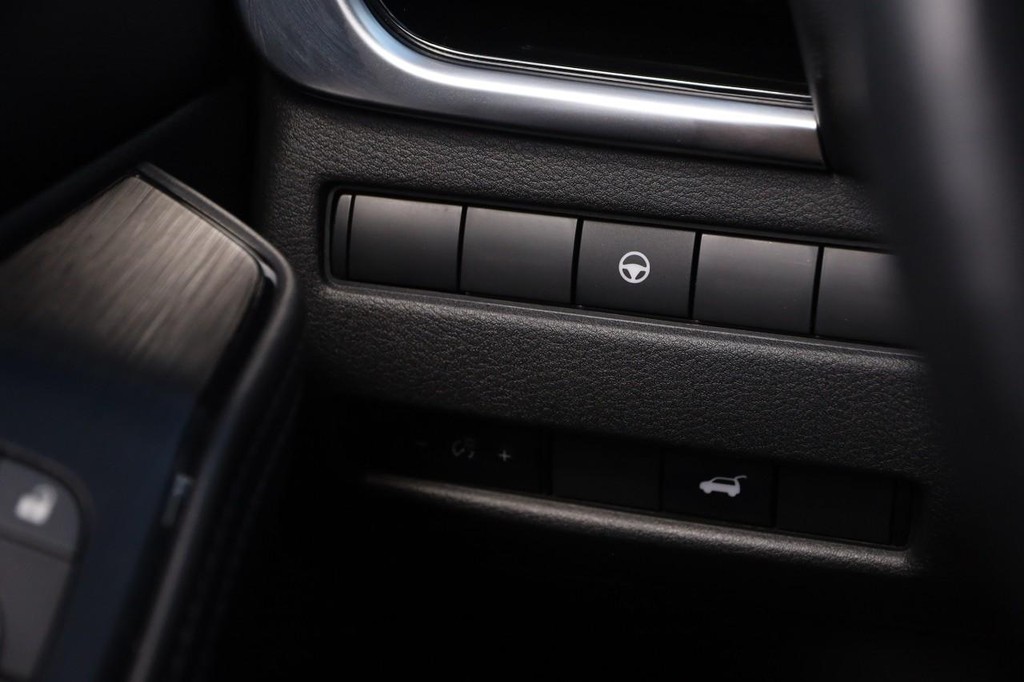 Nissan Rogue Vehicle Image 22