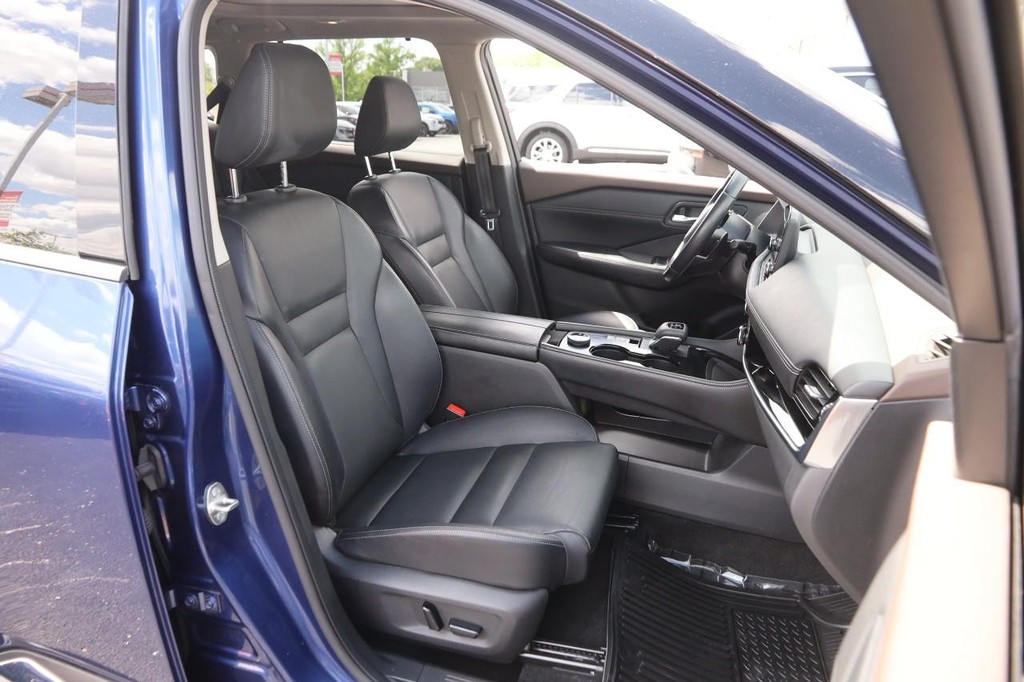 Nissan Rogue Vehicle Image 28