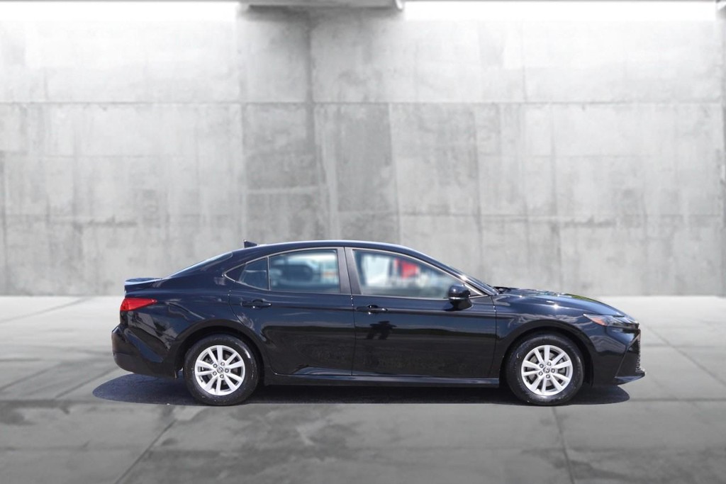 Toyota Camry Vehicle Image 05