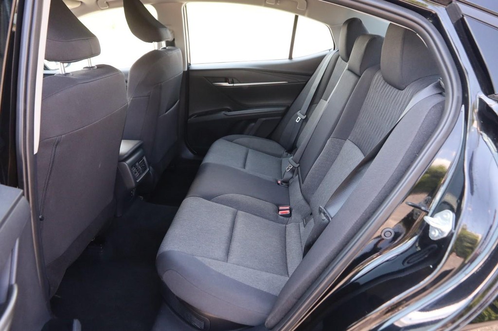 Toyota Camry Vehicle Image 09