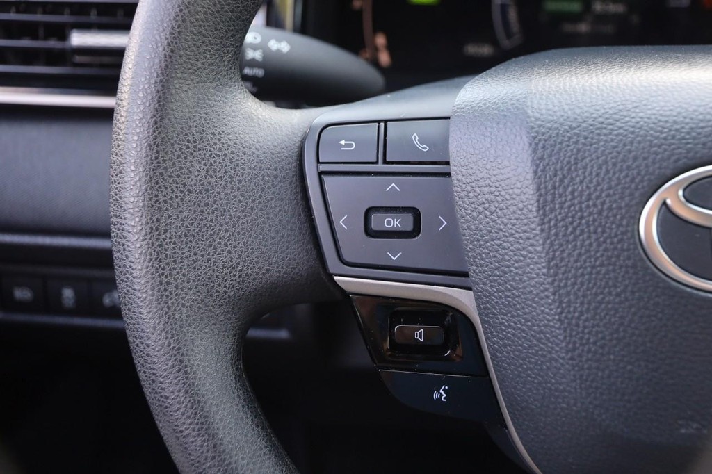 Toyota Camry Vehicle Image 11