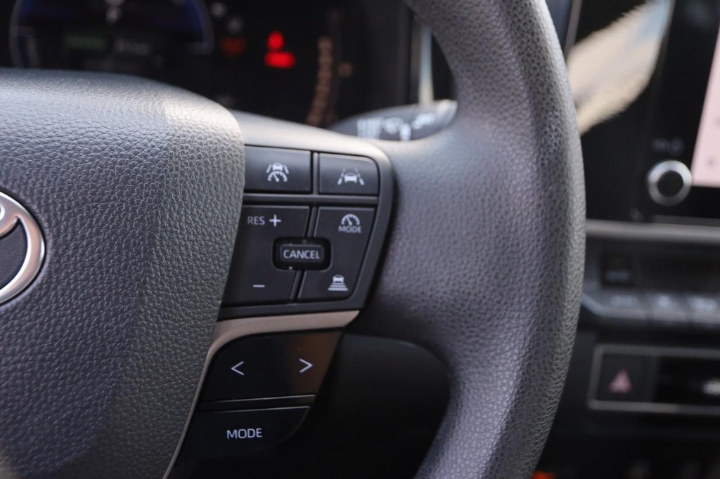 Toyota Camry Vehicle Image 12