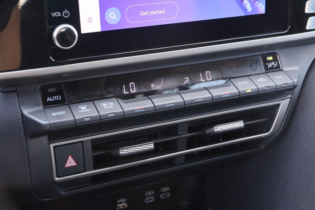 Toyota Camry Vehicle Image 18