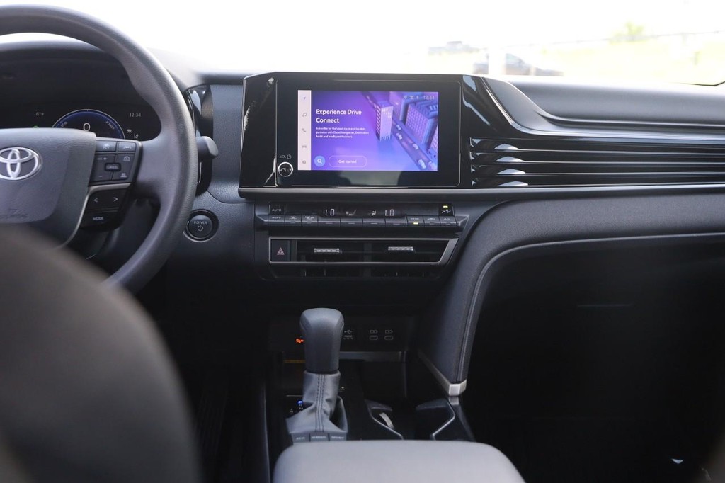 Toyota Camry Vehicle Image 24