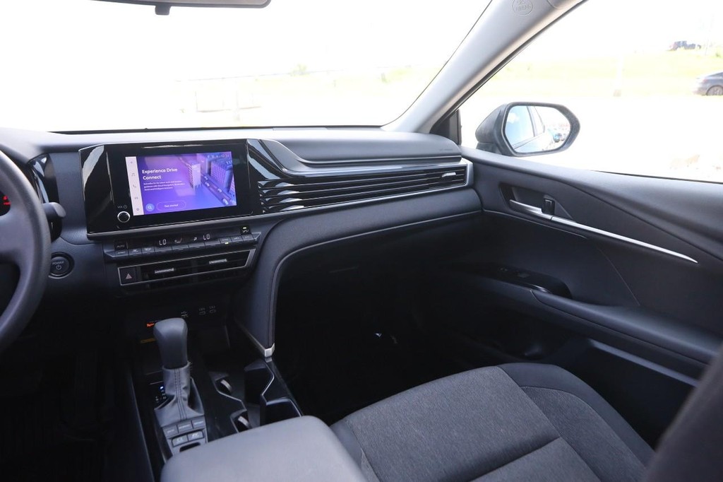Toyota Camry Vehicle Image 25
