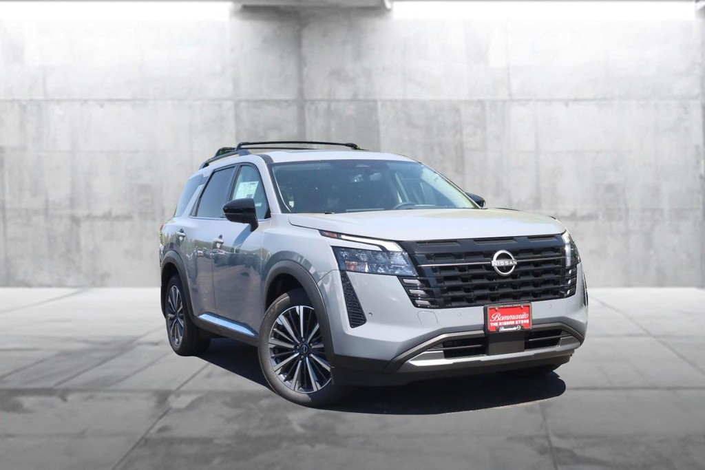 Nissan Pathfinder Vehicle Full-screen Gallery Image 2