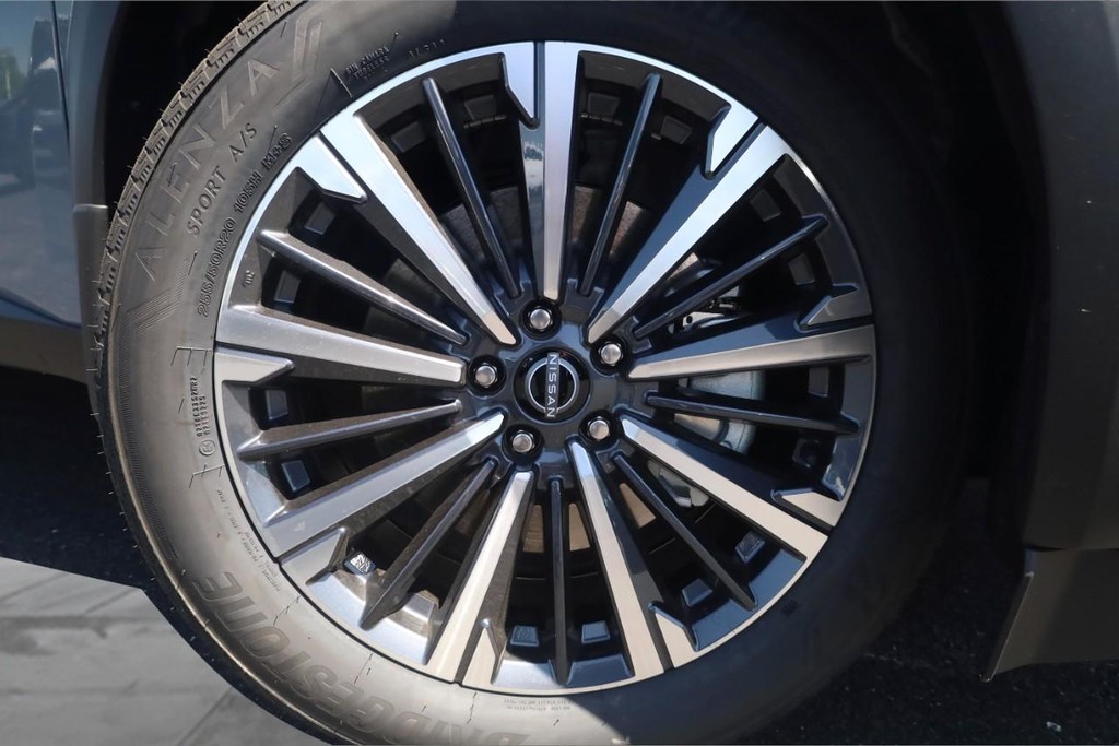 Nissan Pathfinder Vehicle Full-screen Gallery Image 3