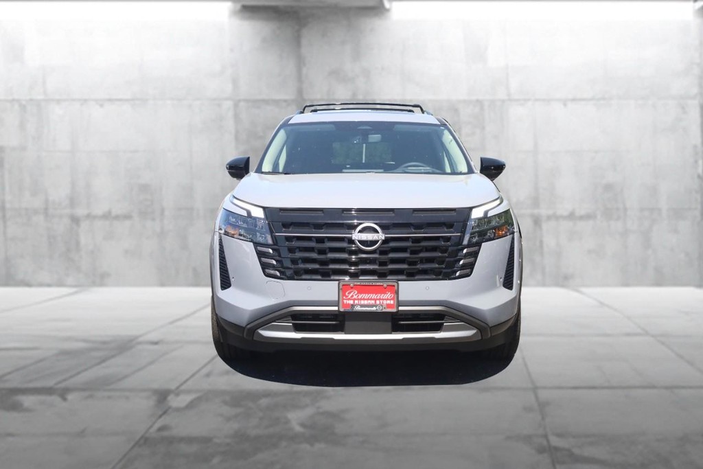 Nissan Pathfinder Vehicle Full-screen Gallery Image 4