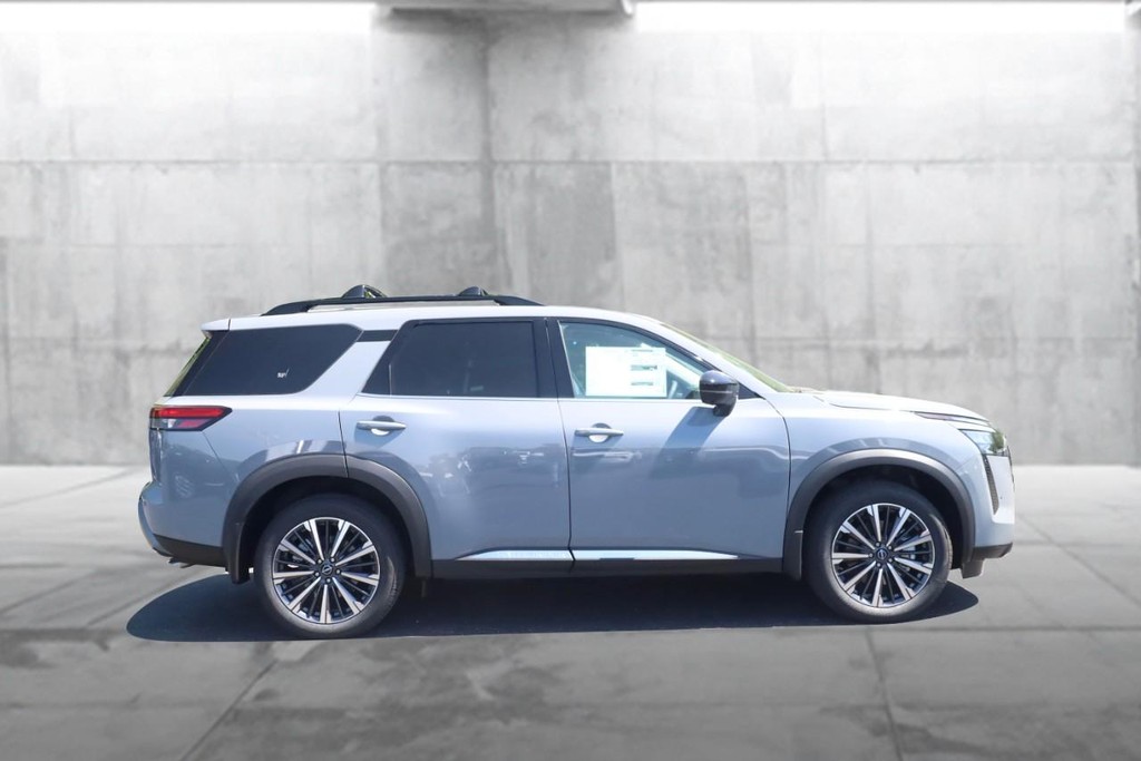 Nissan Pathfinder Vehicle Full-screen Gallery Image 5
