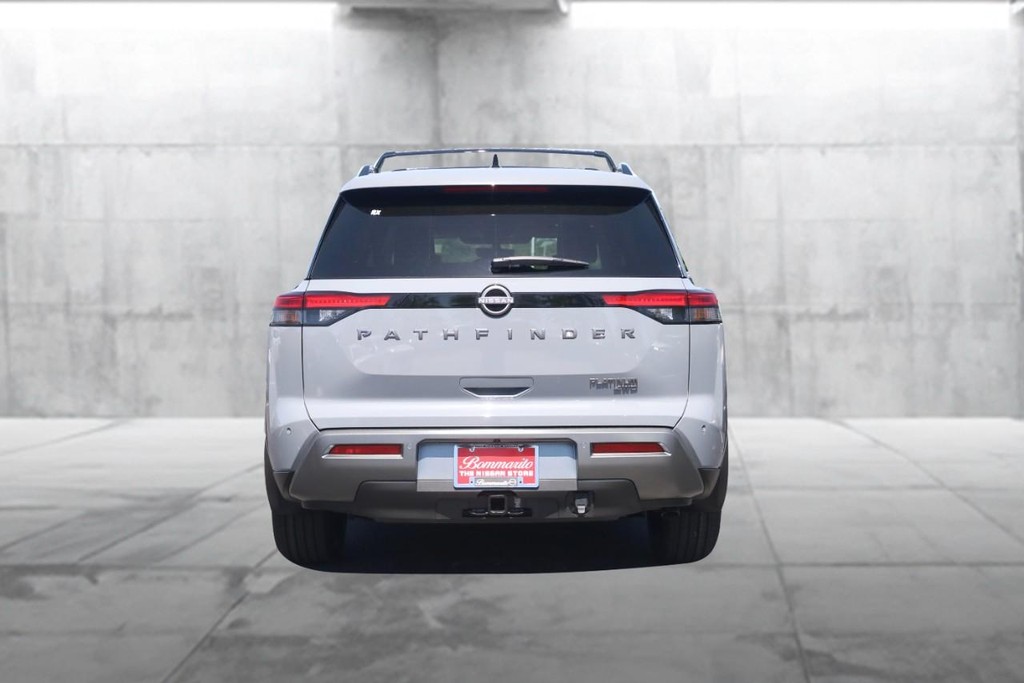 Nissan Pathfinder Vehicle Full-screen Gallery Image 6