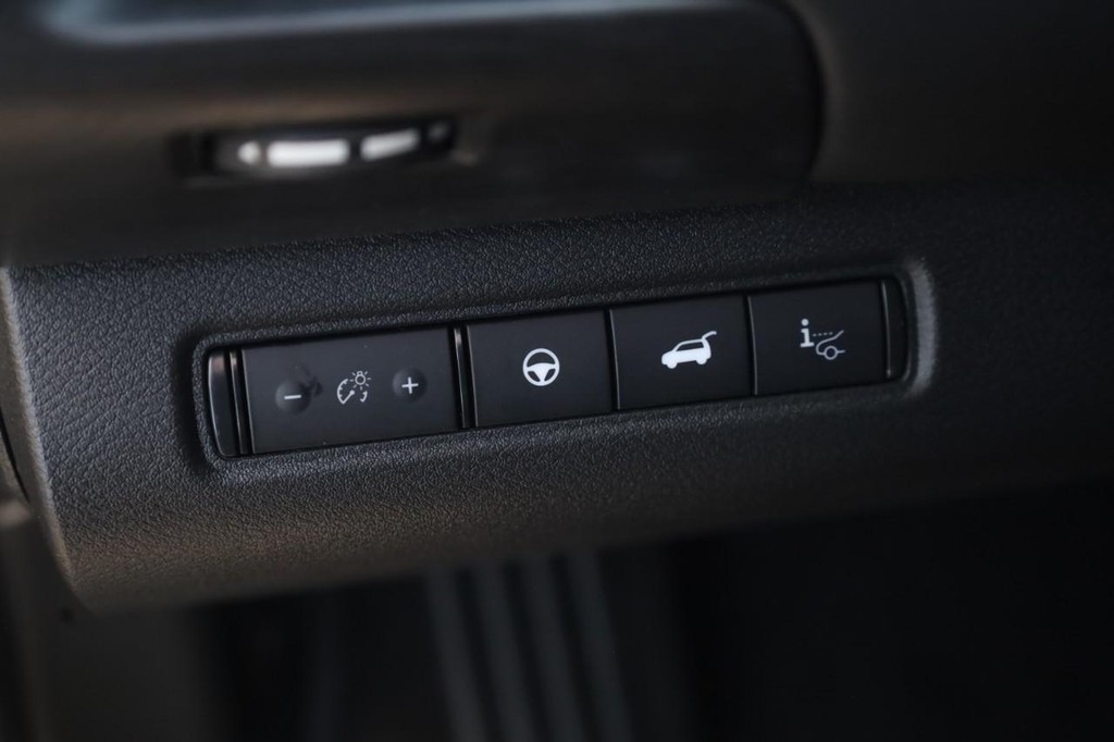 Nissan Pathfinder Vehicle Full-screen Gallery Image 13