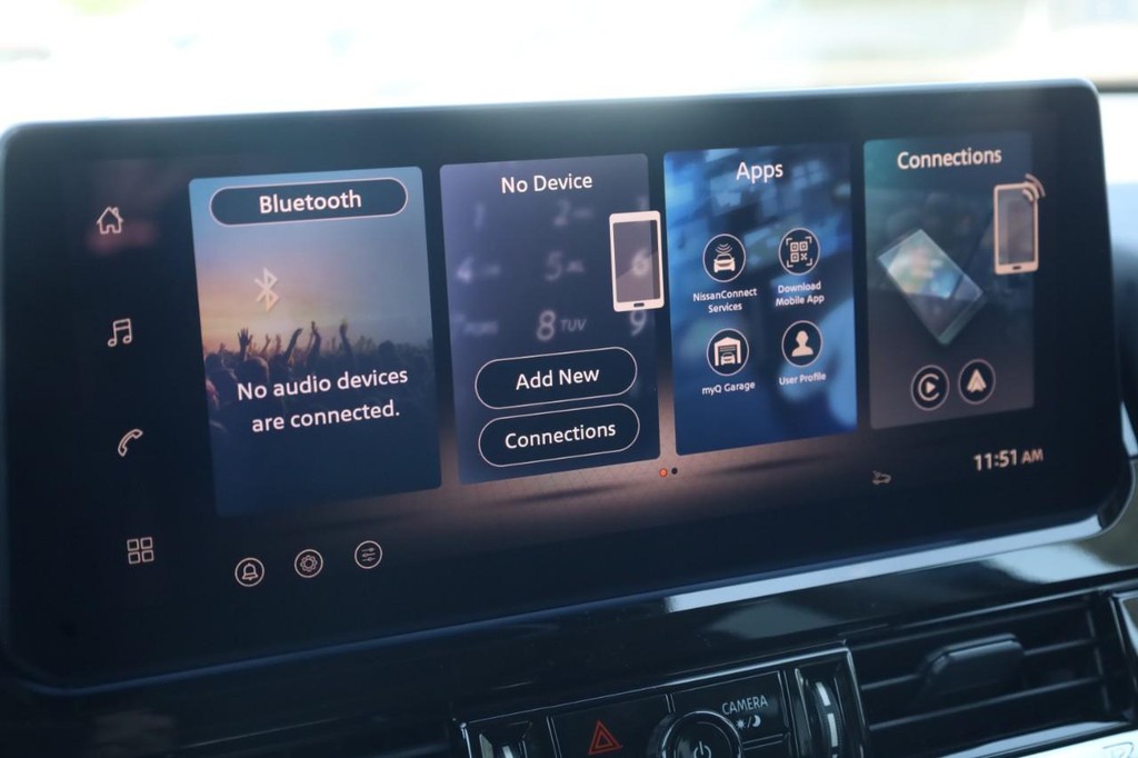 Nissan Pathfinder Vehicle Full-screen Gallery Image 15