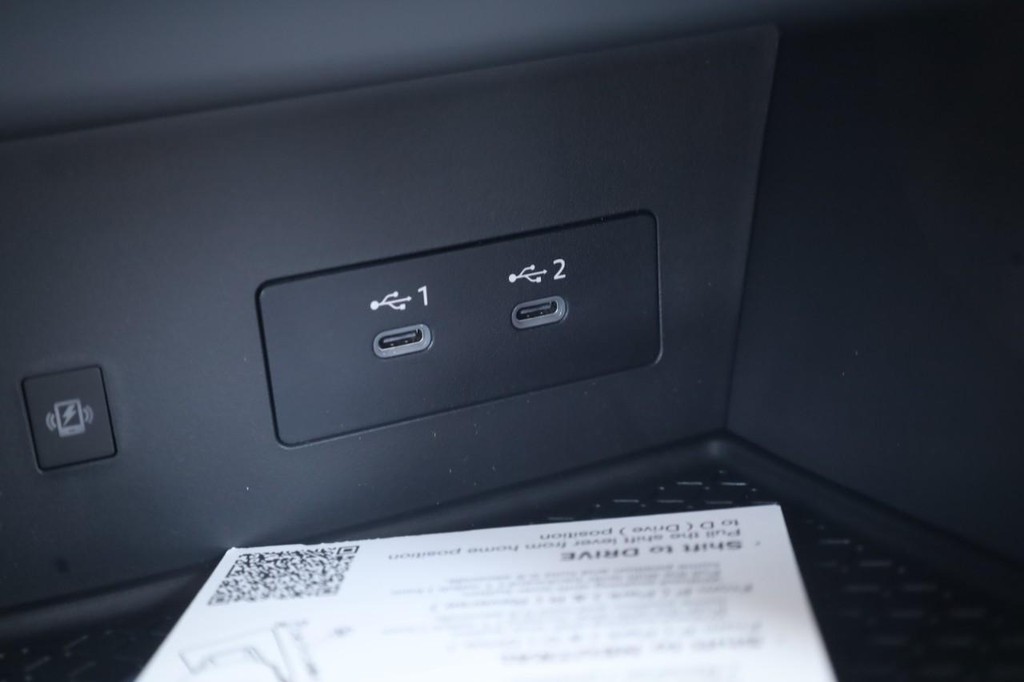 Nissan Pathfinder Vehicle Full-screen Gallery Image 18
