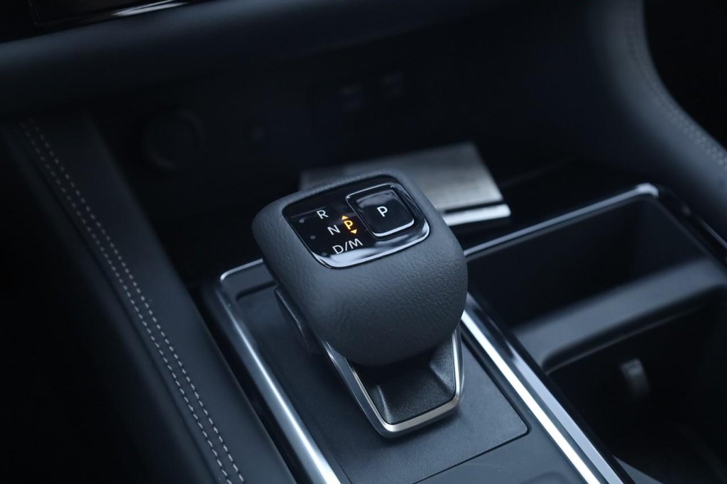 Nissan Pathfinder Vehicle Full-screen Gallery Image 20