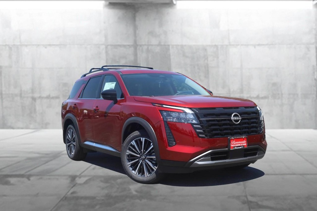 Nissan Pathfinder Vehicle Full-screen Gallery Image 2