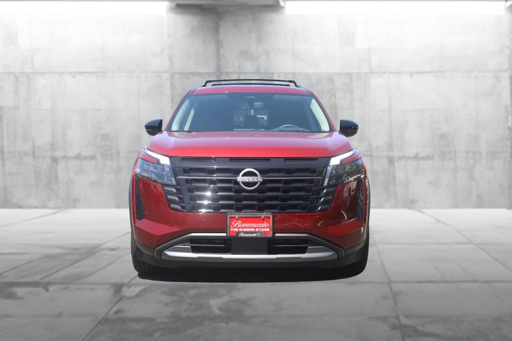 Nissan Pathfinder Vehicle Full-screen Gallery Image 4
