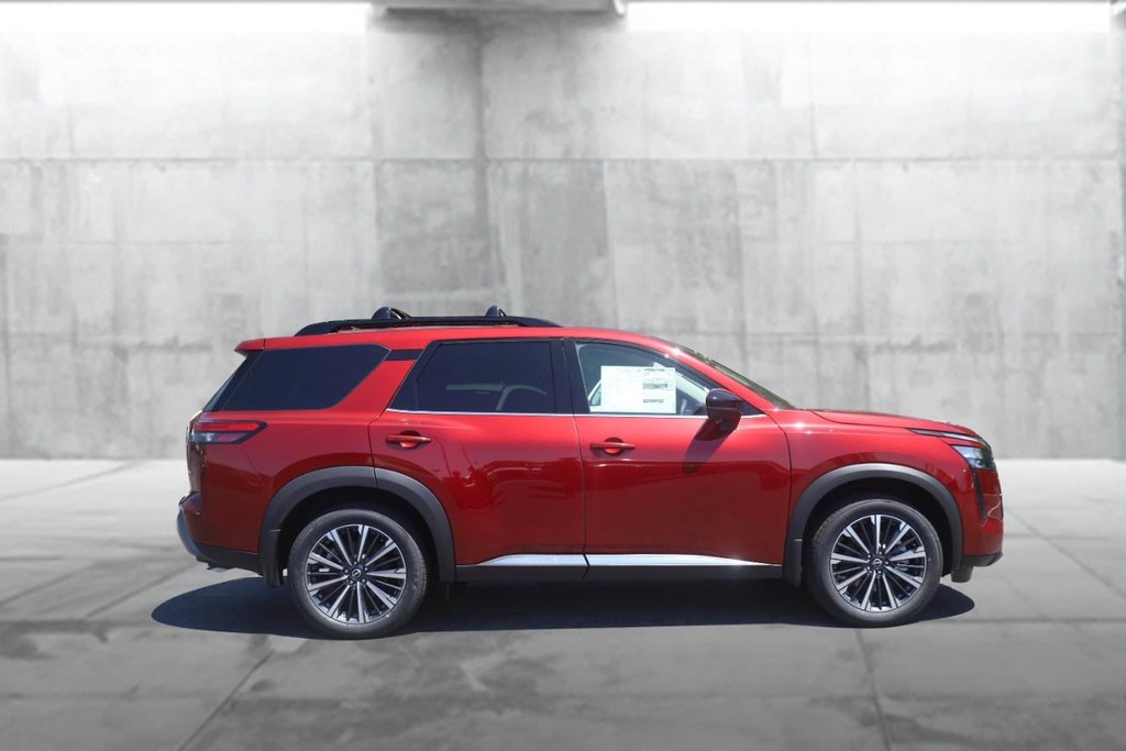 Nissan Pathfinder Vehicle Full-screen Gallery Image 5