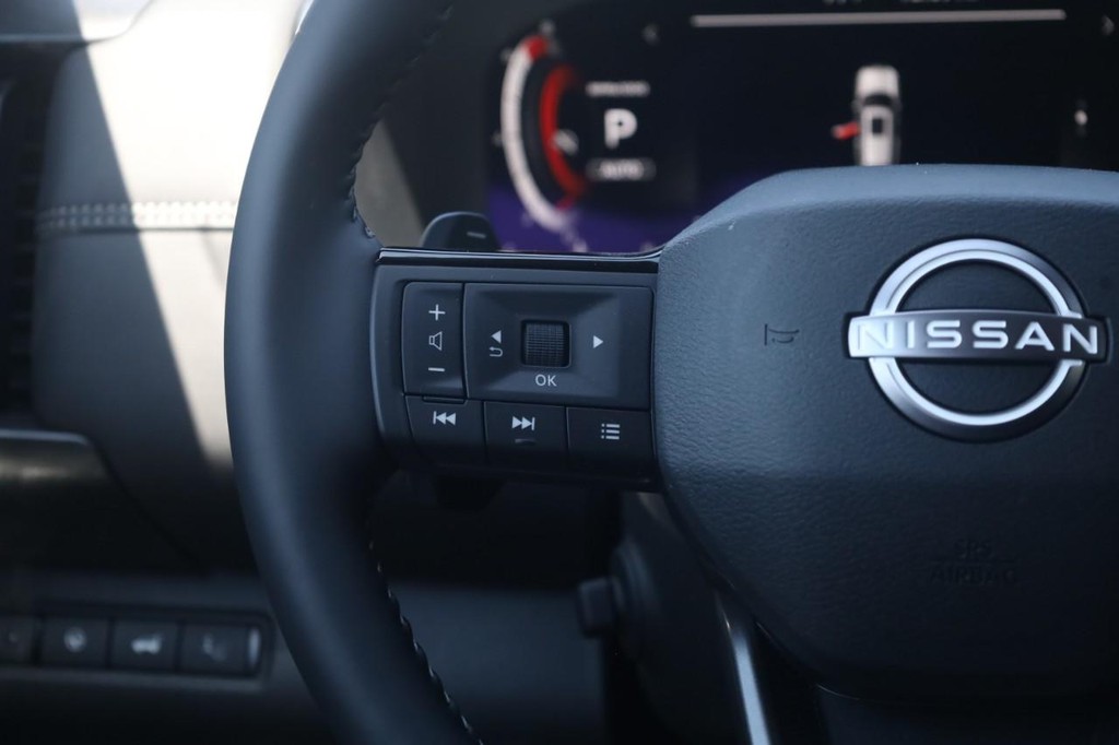 Nissan Pathfinder Vehicle Full-screen Gallery Image 10