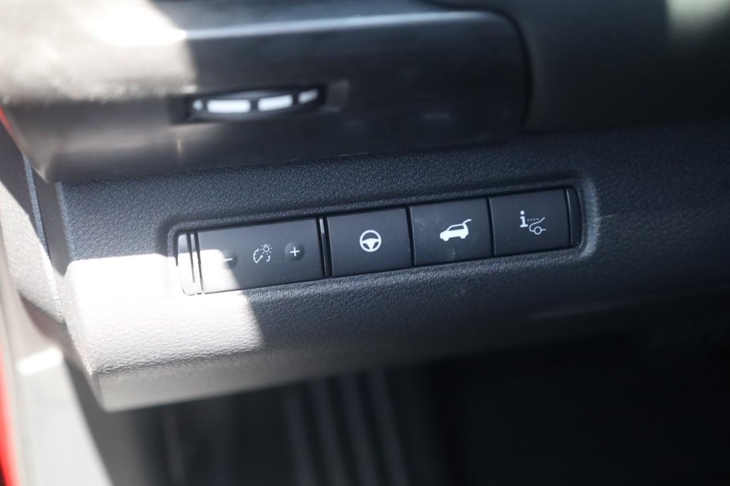 Nissan Pathfinder Vehicle Full-screen Gallery Image 12