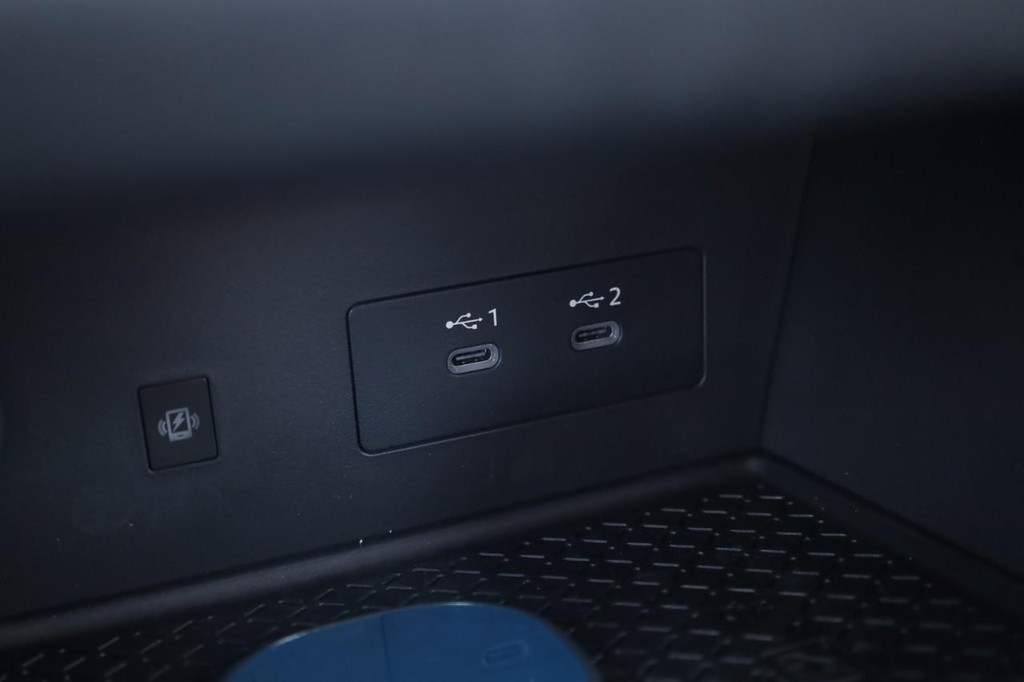 Nissan Pathfinder Vehicle Full-screen Gallery Image 17