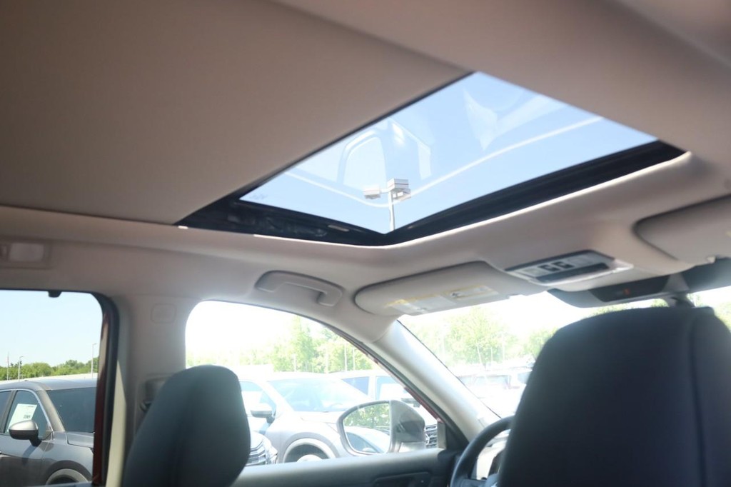 Nissan Pathfinder Vehicle Full-screen Gallery Image 23