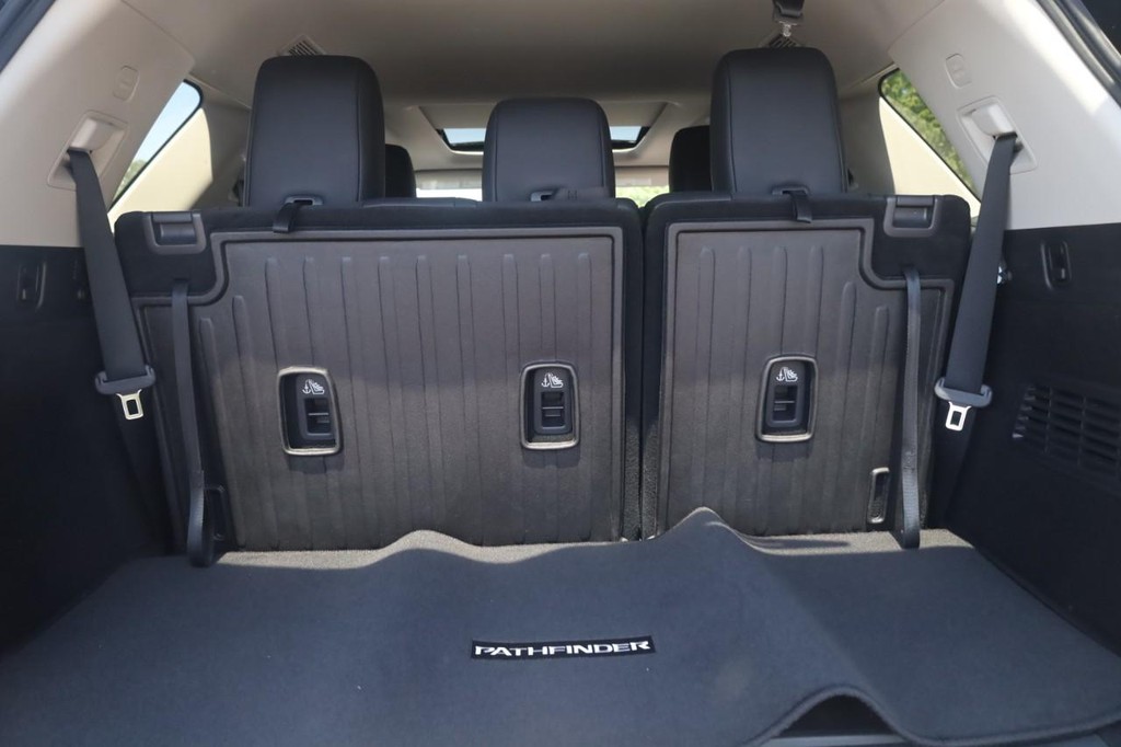 Nissan Pathfinder Vehicle Full-screen Gallery Image 24