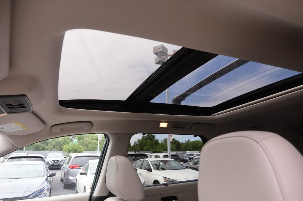 Nissan Pathfinder Vehicle Image 12