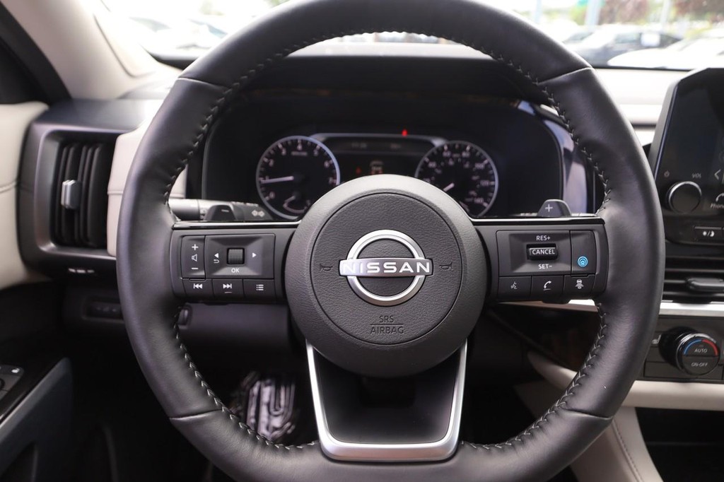 Nissan Pathfinder Vehicle Image 13