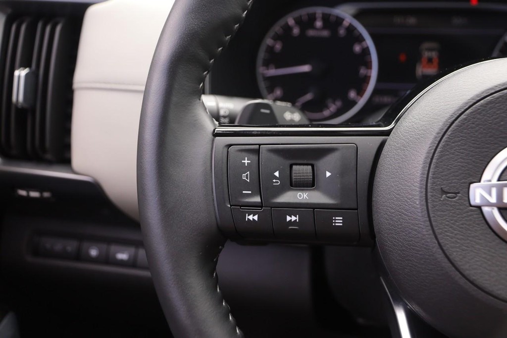 Nissan Pathfinder Vehicle Image 14