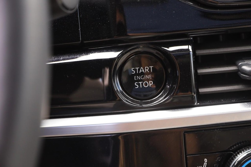 Nissan Pathfinder Vehicle Image 17