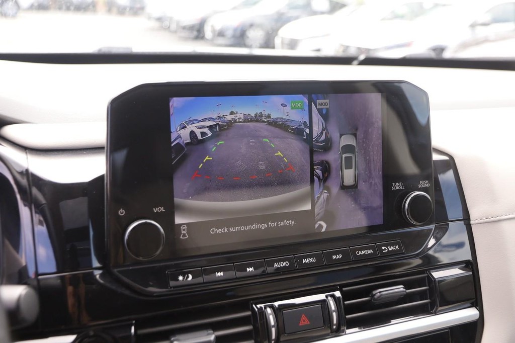 Nissan Pathfinder Vehicle Image 19